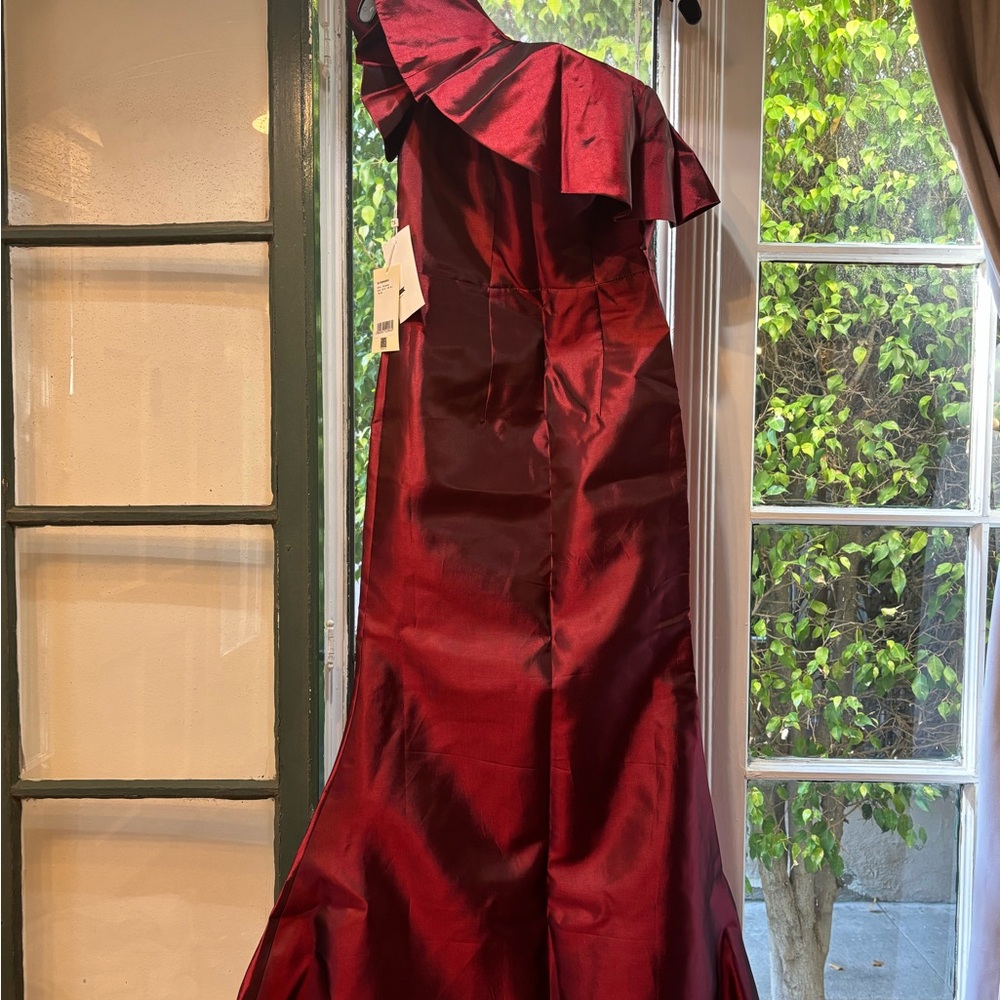 Burgundy one-shoulder satin formal evening gown NWT Size 6